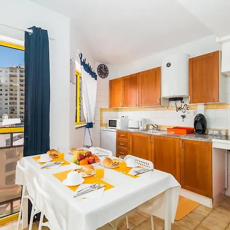 Sunny W/ Pool In By Lovelystay Apartment